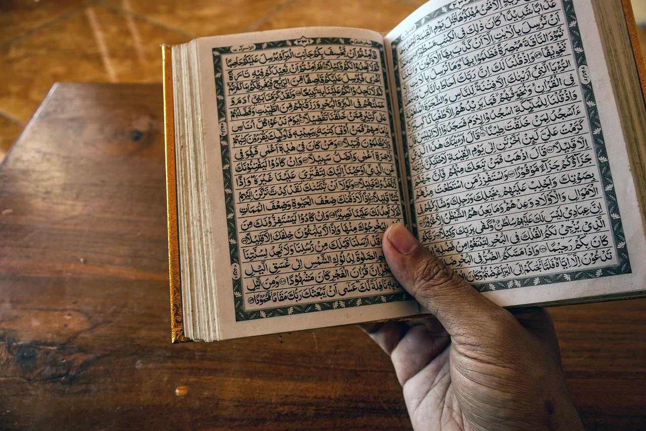 2️⃣ The Quran ☪️📜 (image credits: pixabay)