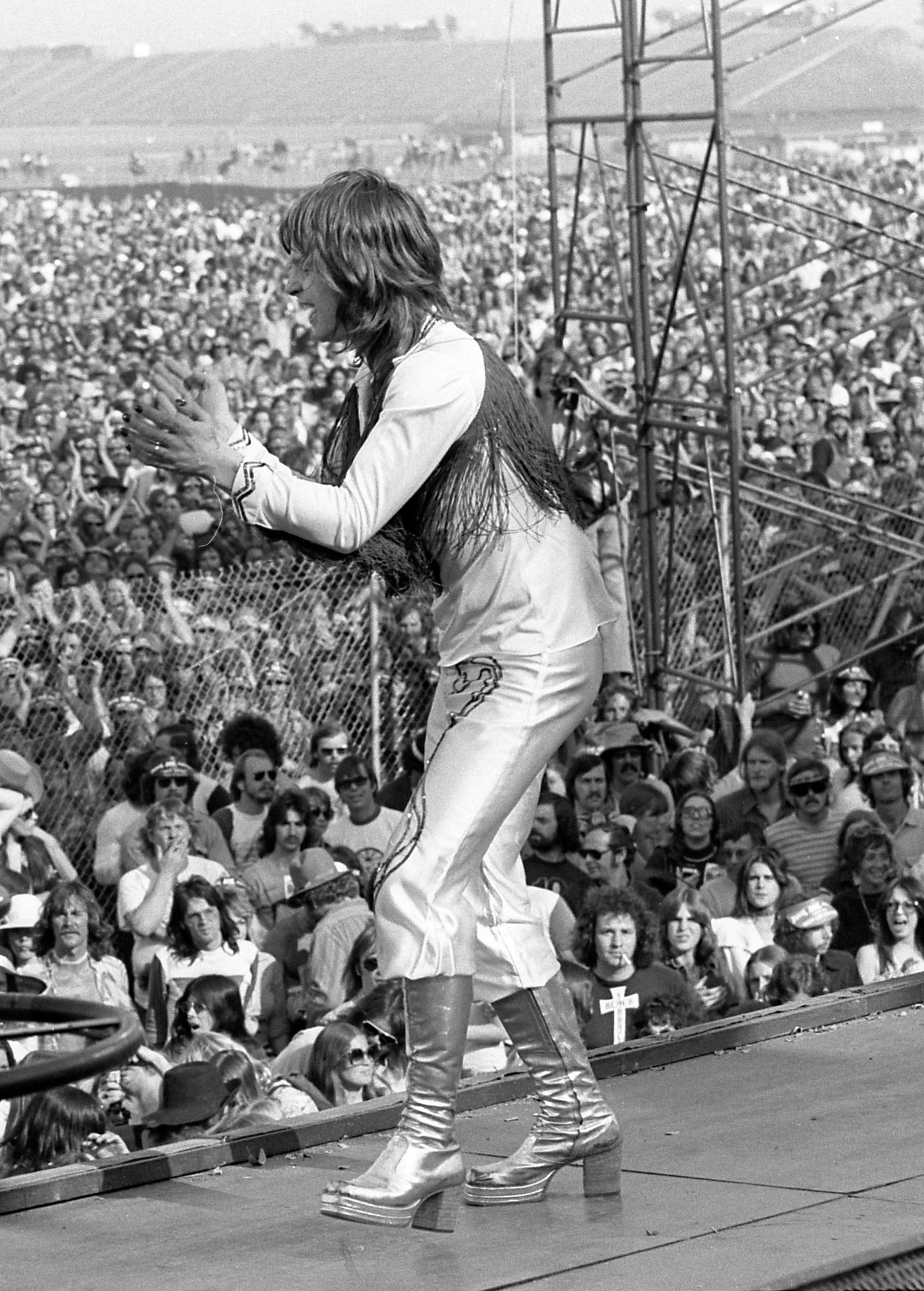Ozzy Osbourne Bites a Bat’s Head Off 🦇 (1982) (image credits: wikimedia)