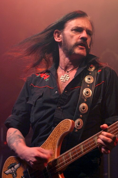 Motörhead’s Lemmy Almost Gets Arrested for “Drugs” 🚔 (1975) (image credits: wikimedia)
