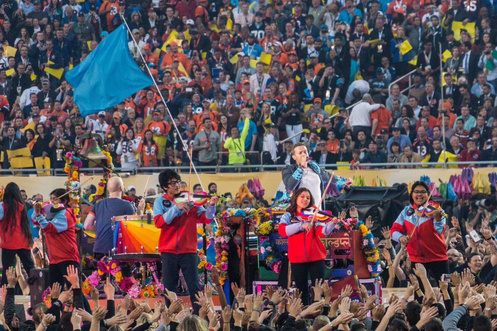 Coldplay's Iconic Super Bowl 50 Halftime Show Performance (2016) (image credits: wikimedia)