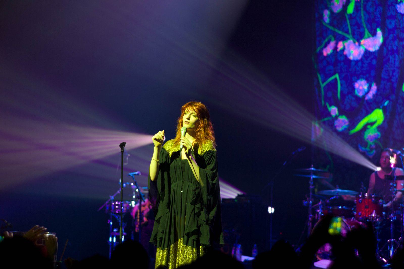 Florence Welch: The Modern-Day Witchy Woman (image credits: wikimedia)