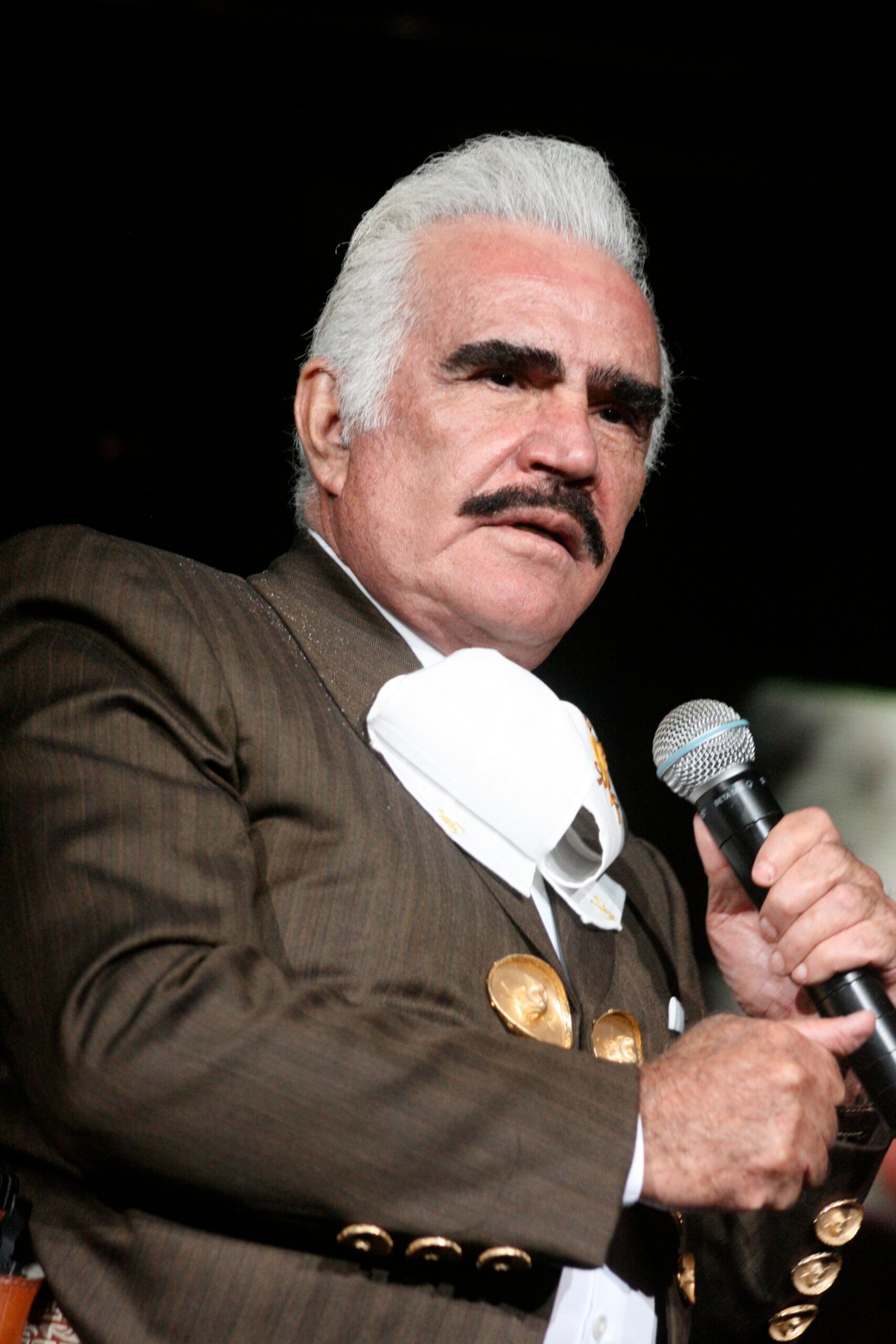 4. Vicente Fernández: Mexico’s Charro Legend (image credits: wikimedia)