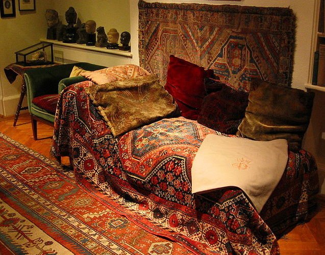 Sofa (Arabic) (image credits: wikimedia)