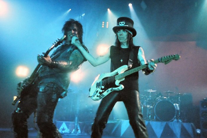 7. The Dirt – Mötley Crüe (image credits: wikimedia)