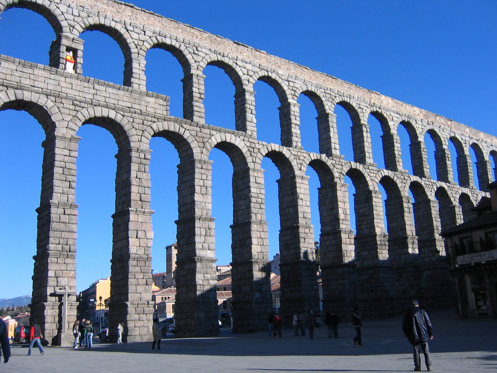 Roman Engineering: Roads, Aqueducts, and More (image credits: wikimedia)