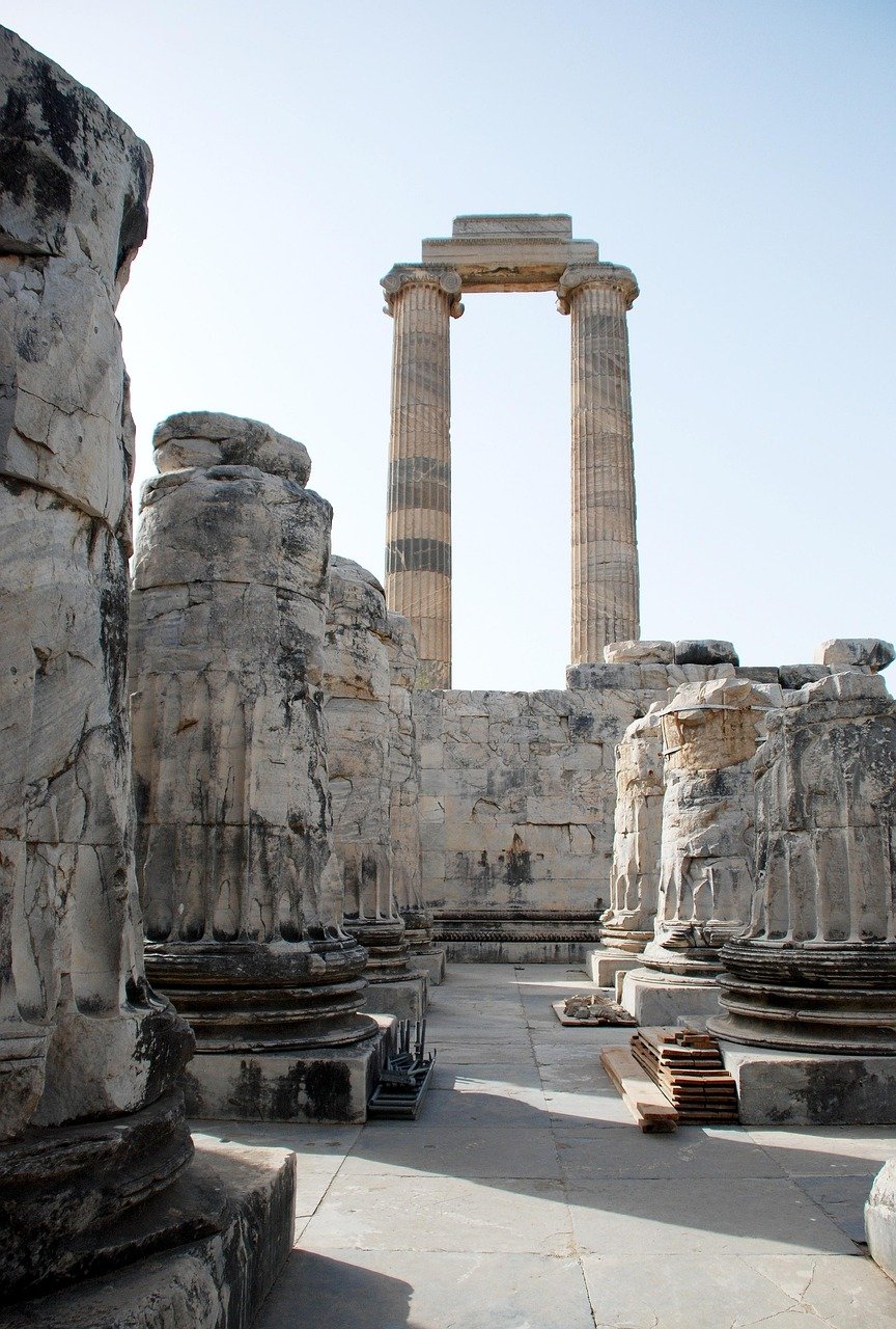 The Fall of the Empire: A Slow Collapse (image credits: pixabay)