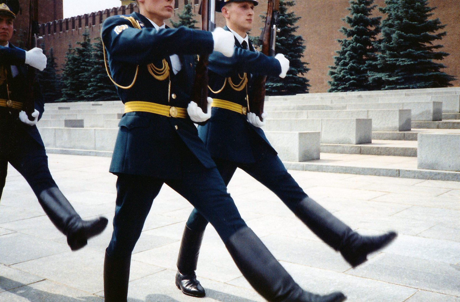 Military Overreach: The Fall of the Soviet Union (1991) (image credits: wikimedia)