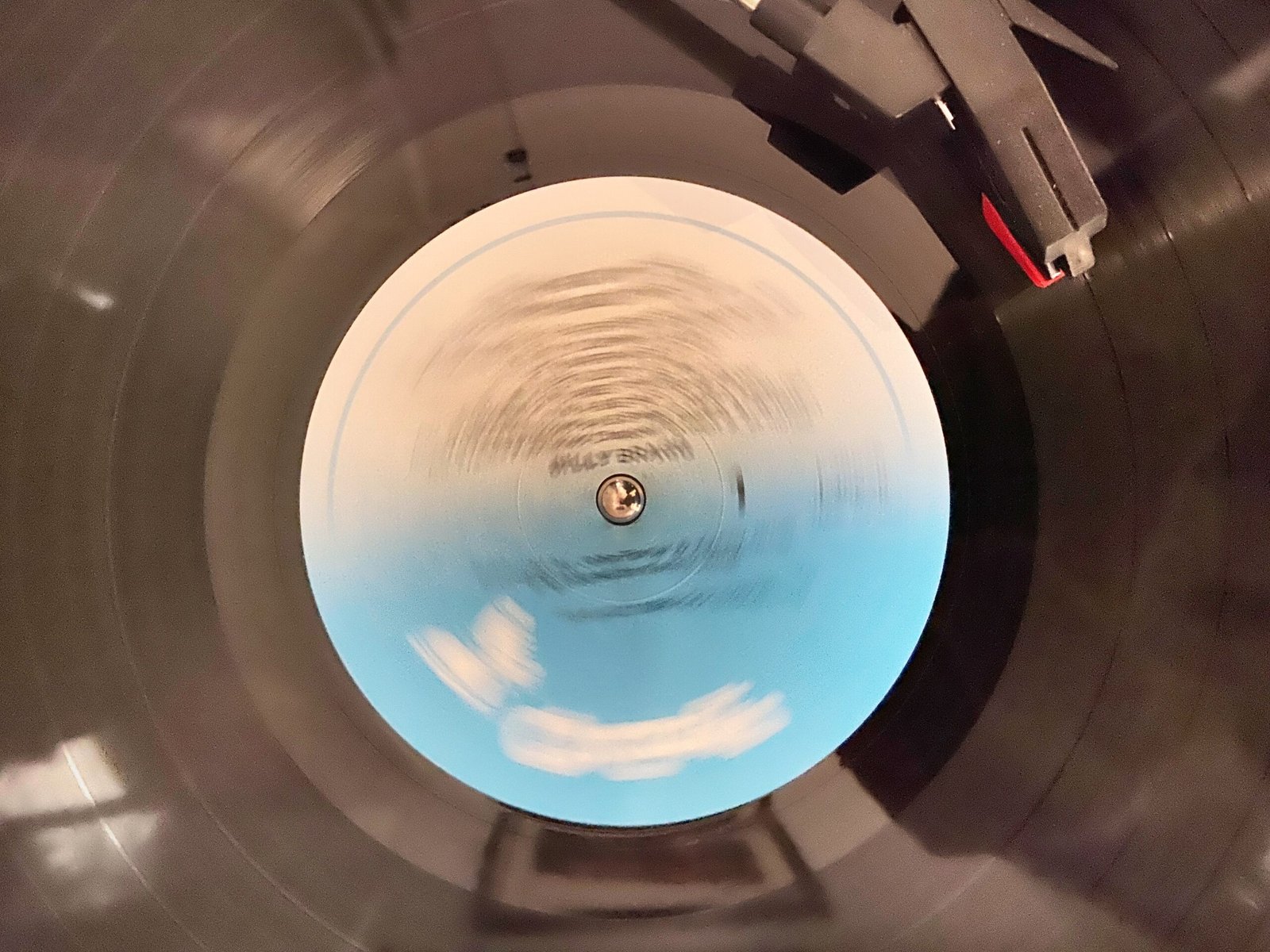 Vinyl and Poetry Go Hand in Hand 📀📚 (image credits: wikimedia)