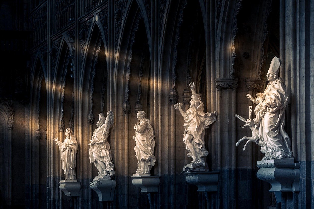 12. The Pillars of the Earth – Ken Follett (1989) (image credits: pixabay)