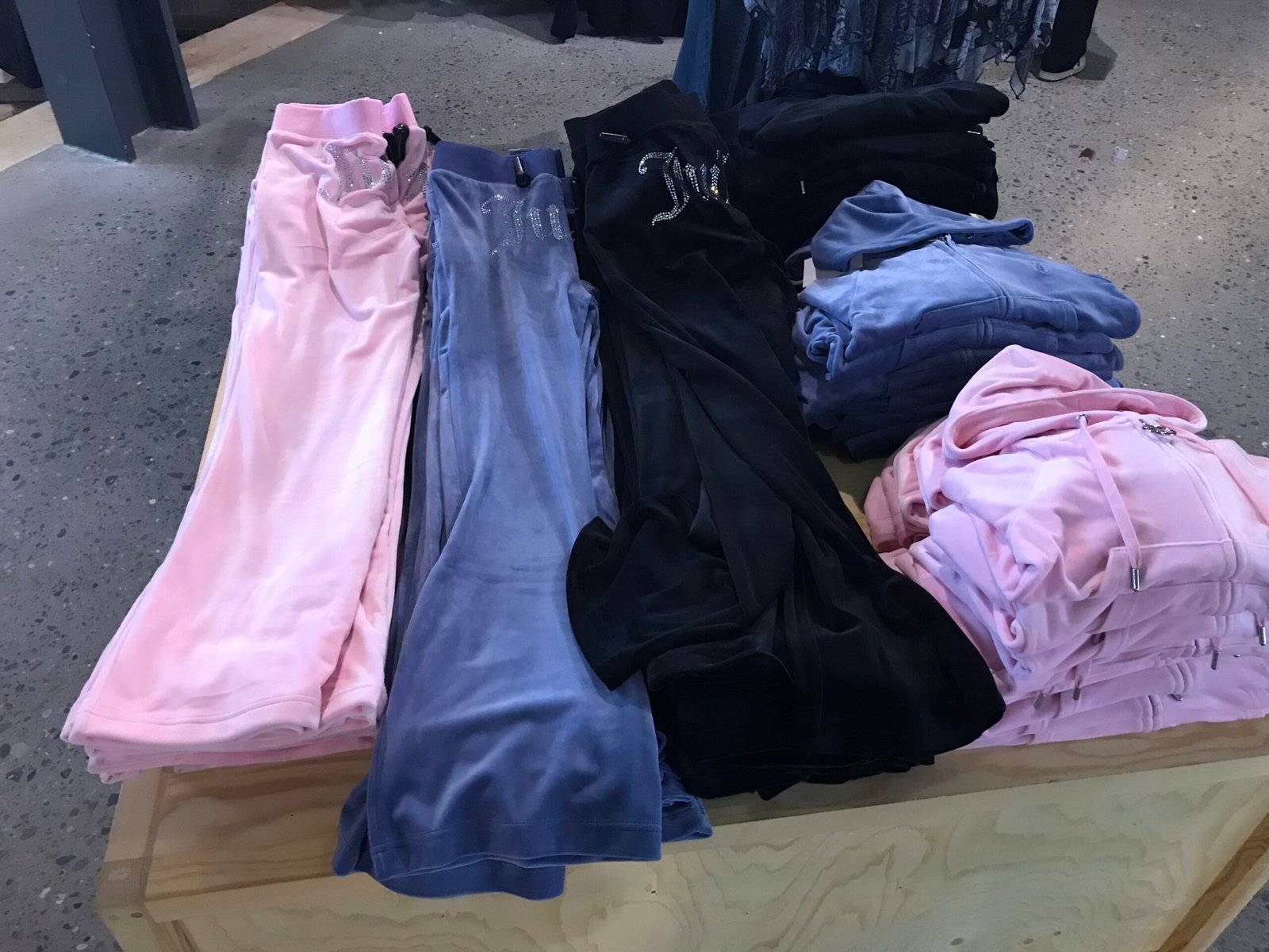 2. Juicy Couture (1990s–2000s Peak, 2010s Decline) (image credits: wikimedia)