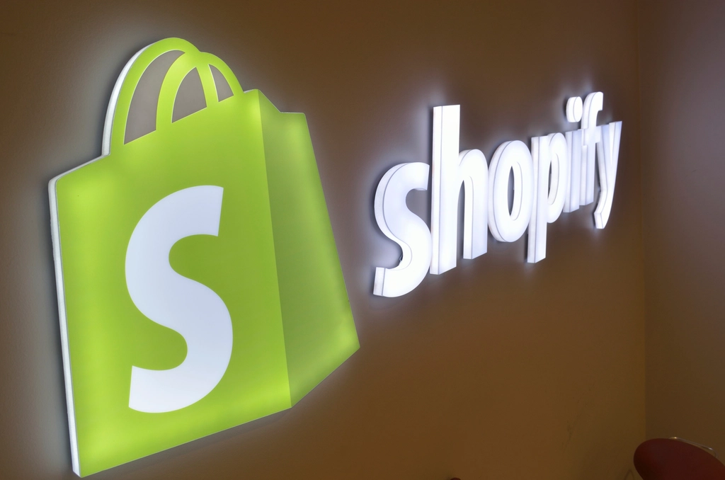 Shopify: Empowering Small Businesses Online (image credits: rawpixel)
