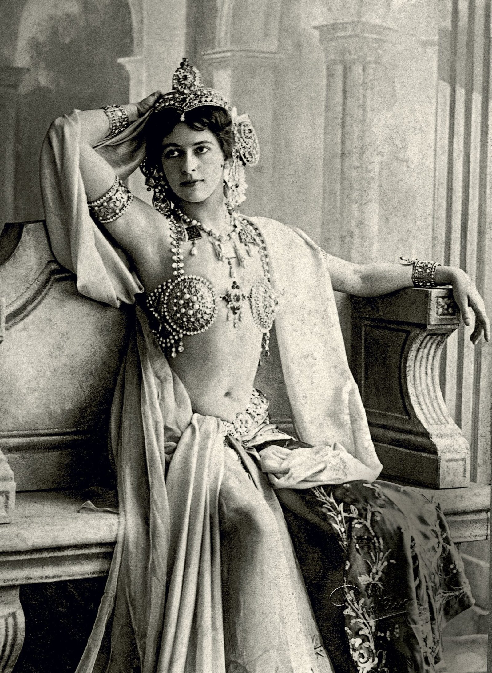 Mata Hari – The Ultimate Femme Fatale (image credits: wikimedia)