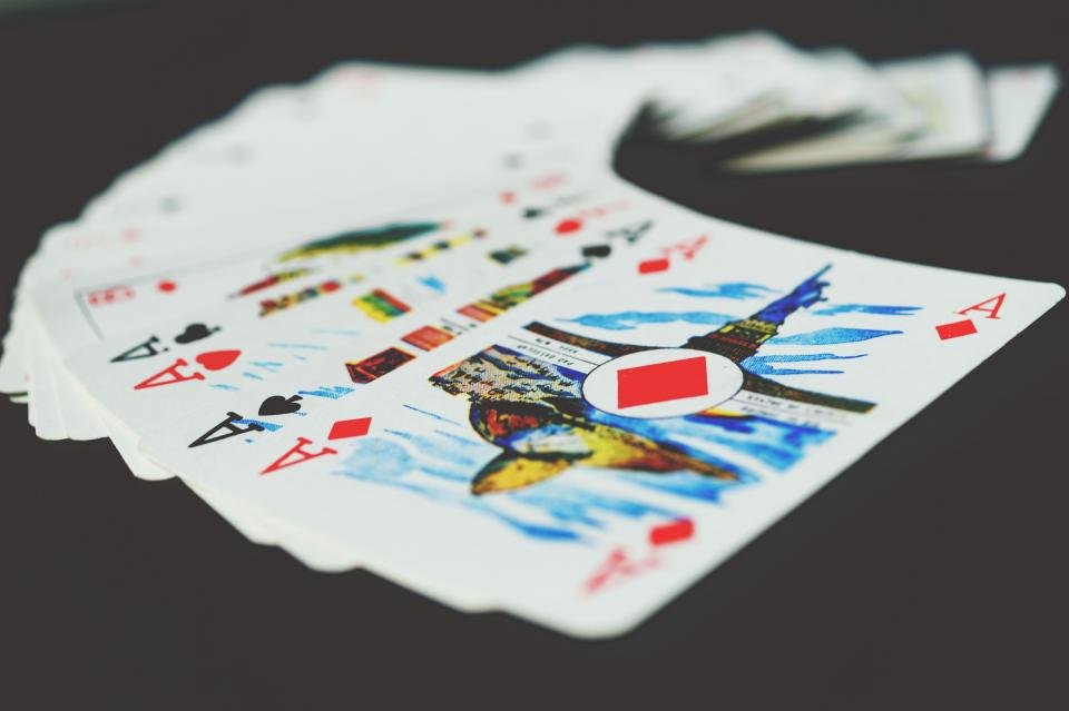 Playing Cards – Disguised Maps & Escape Plans (image credits: stocksnap)