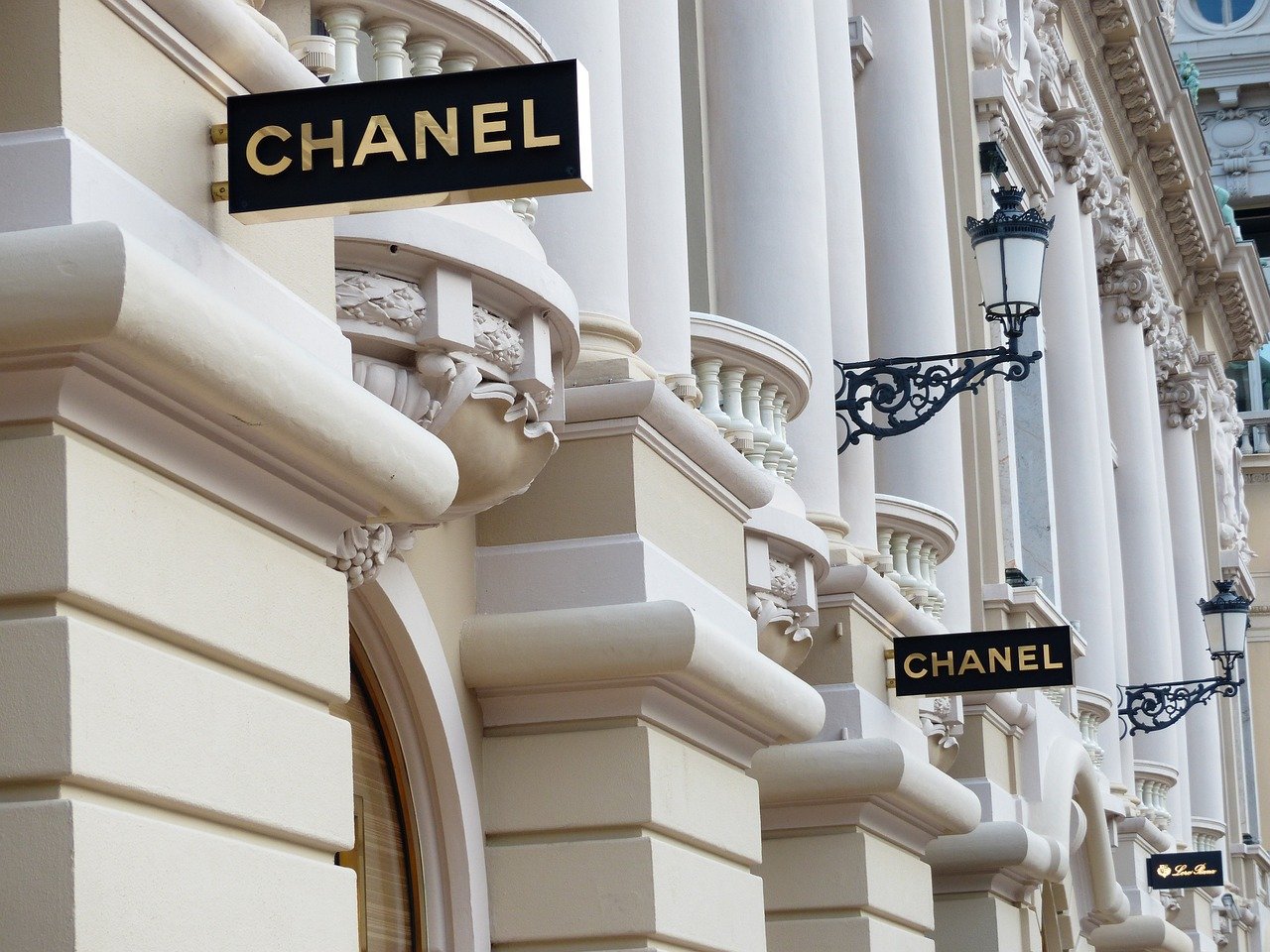Coco Chanel – Revolutionizing Women’s Fashion (image credits: pixabay)