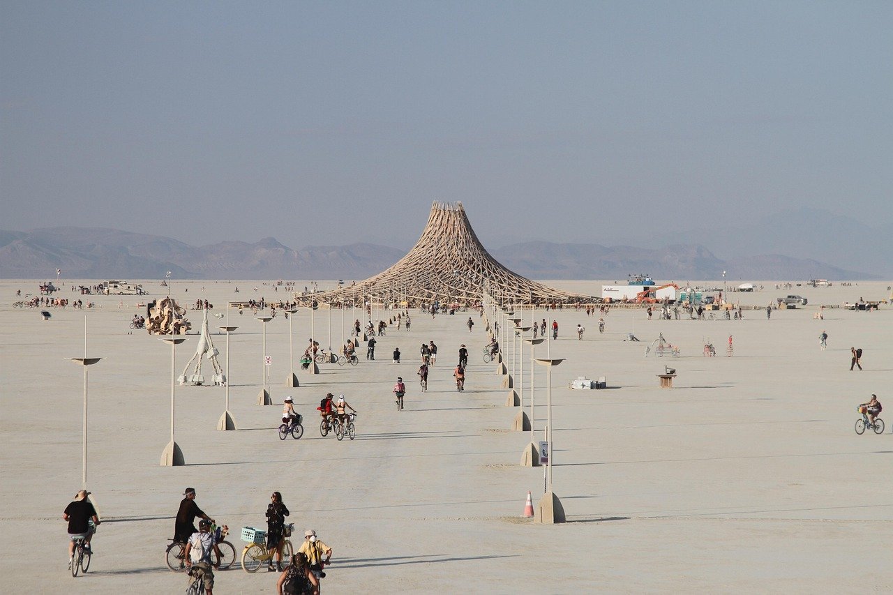 Burning Man (USA) – The Ultimate Expression Festival 🔥🏜️ (image credits: pixabay)