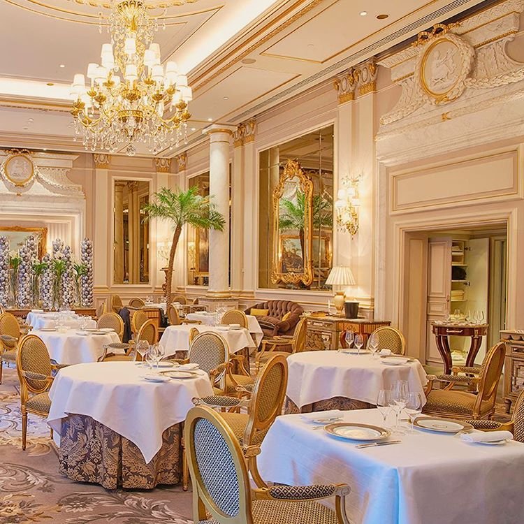 Le Cinq: Parisian Luxury Redefined (image credits: wikimedia)