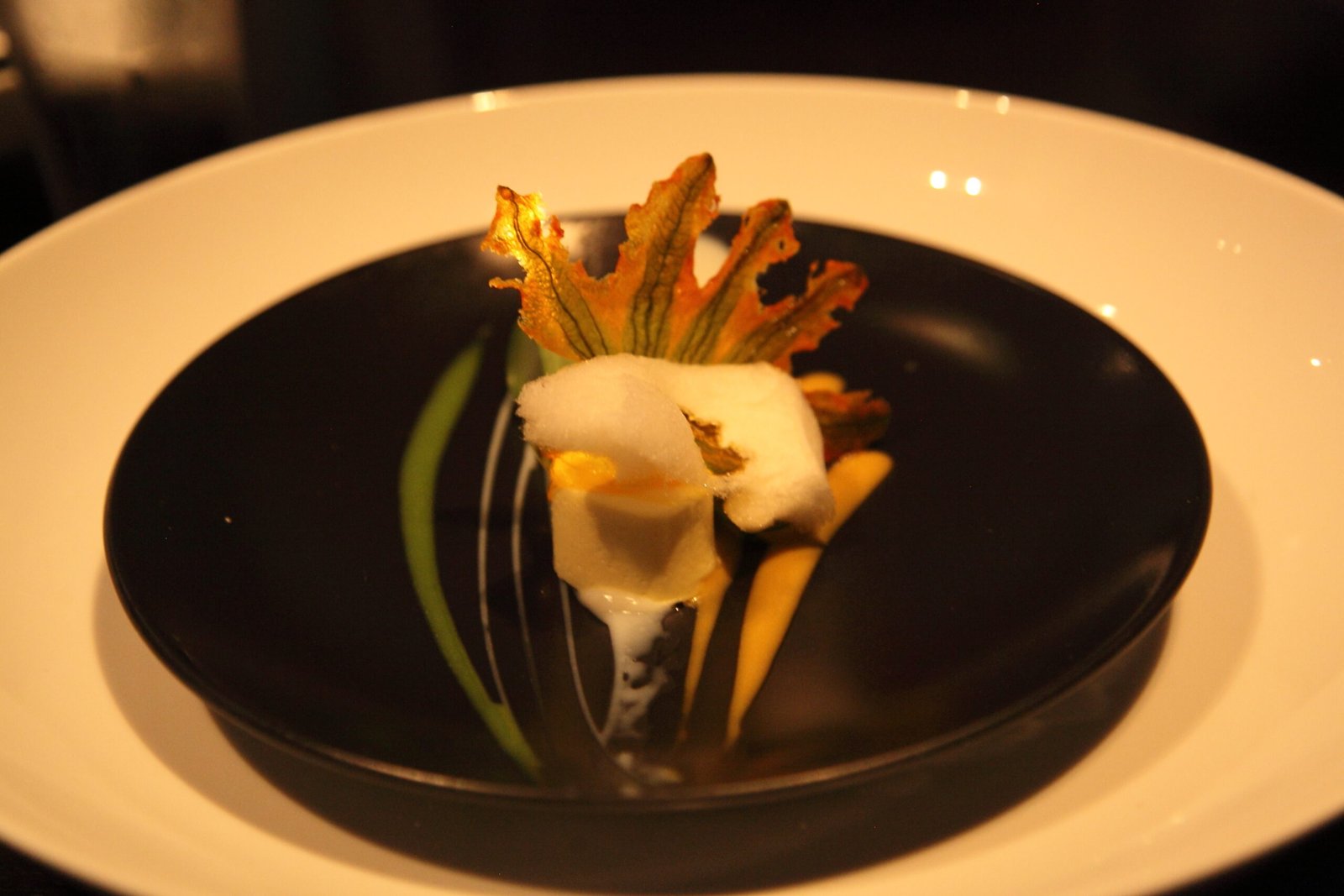 Alinea: Chicago's Culinary Playground (image credits: wikimedia)
