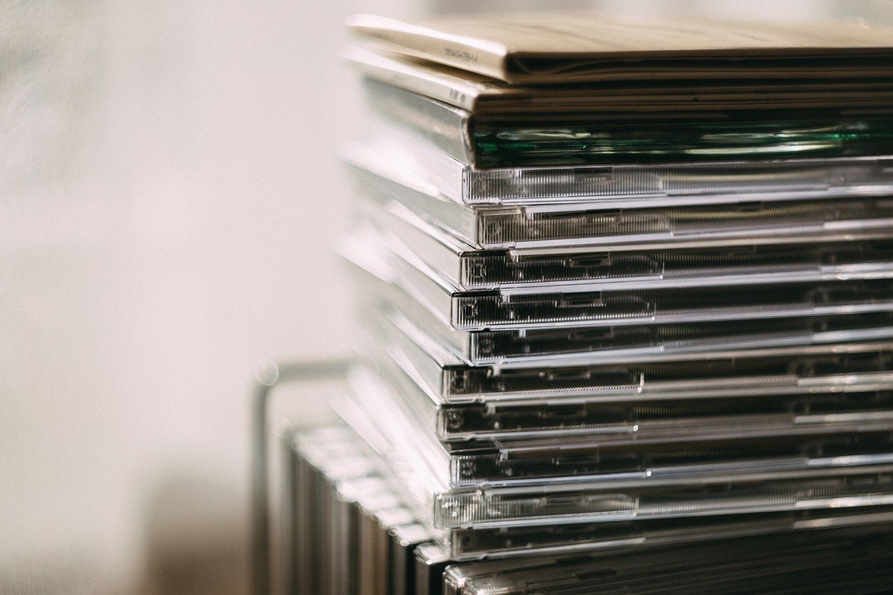 From Vinyl to Streaming—How the Way We Listen to Music Has Transformed 🎶📀➡️📱