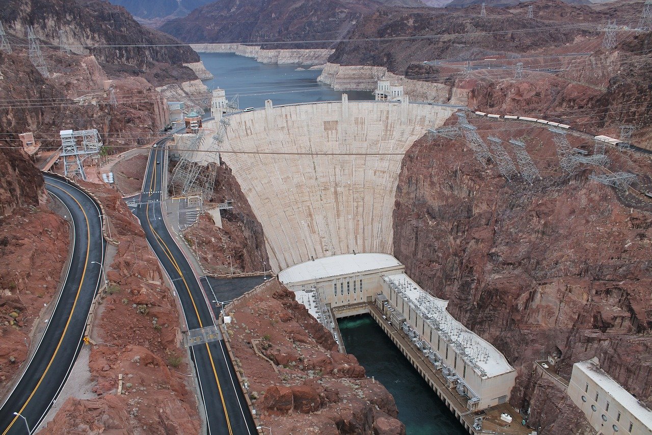 5. The Curious Case of the Hoover Dam Deaths 💦 (image credits: pixabay)
