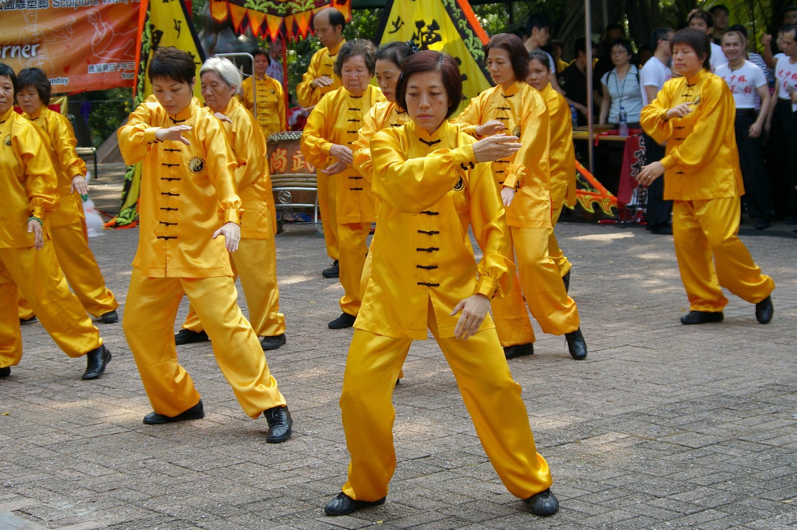 China – Morning Tai Chi in Parks (image credits: wikimedia)