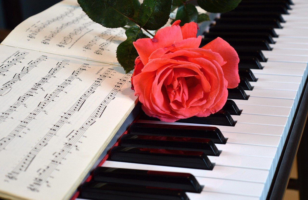 “Unchained Melody” – The Righteous Brothers (image credits: pixabay)