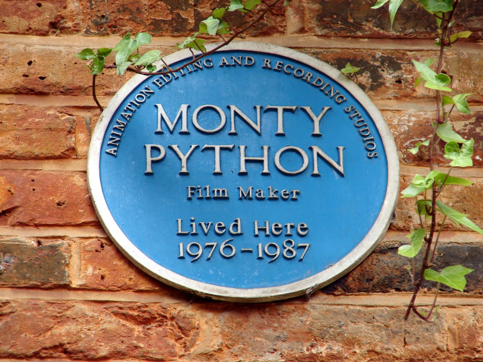3. Monty Python and the Holy Grail (1975) (image credits: wikimedia)
