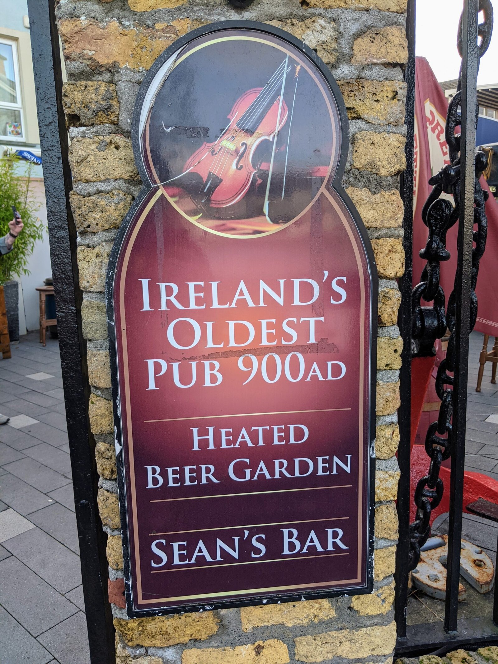 Sean’s Bar: Ireland’s Timeless Tavern (image credits: wikimedia)