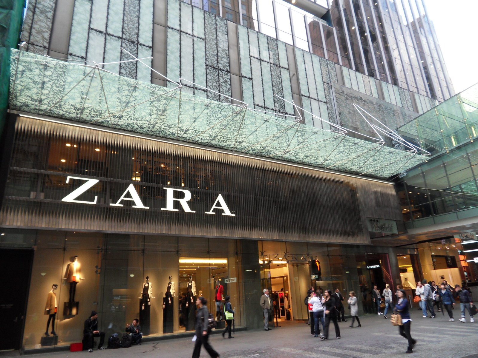 Zara: The Pioneer of Fast Fashion (image credits: wikimedia)