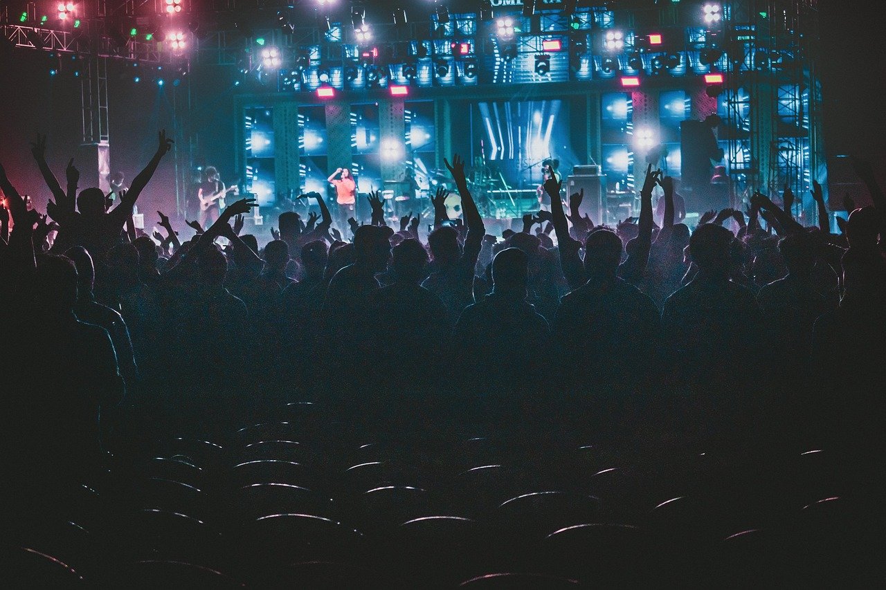 Scaling Back the Spectacle (image credits: pixabay)