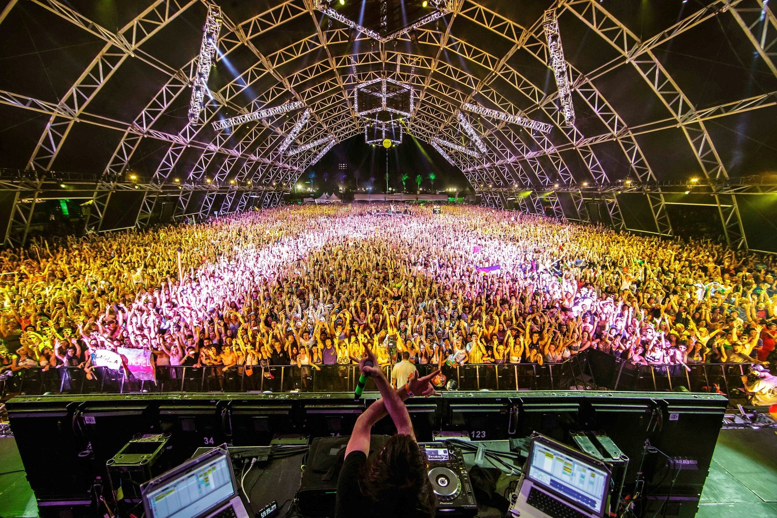 Coachella – Indio, California (April 11–13 & 18–20) (image credits: wikimedia)