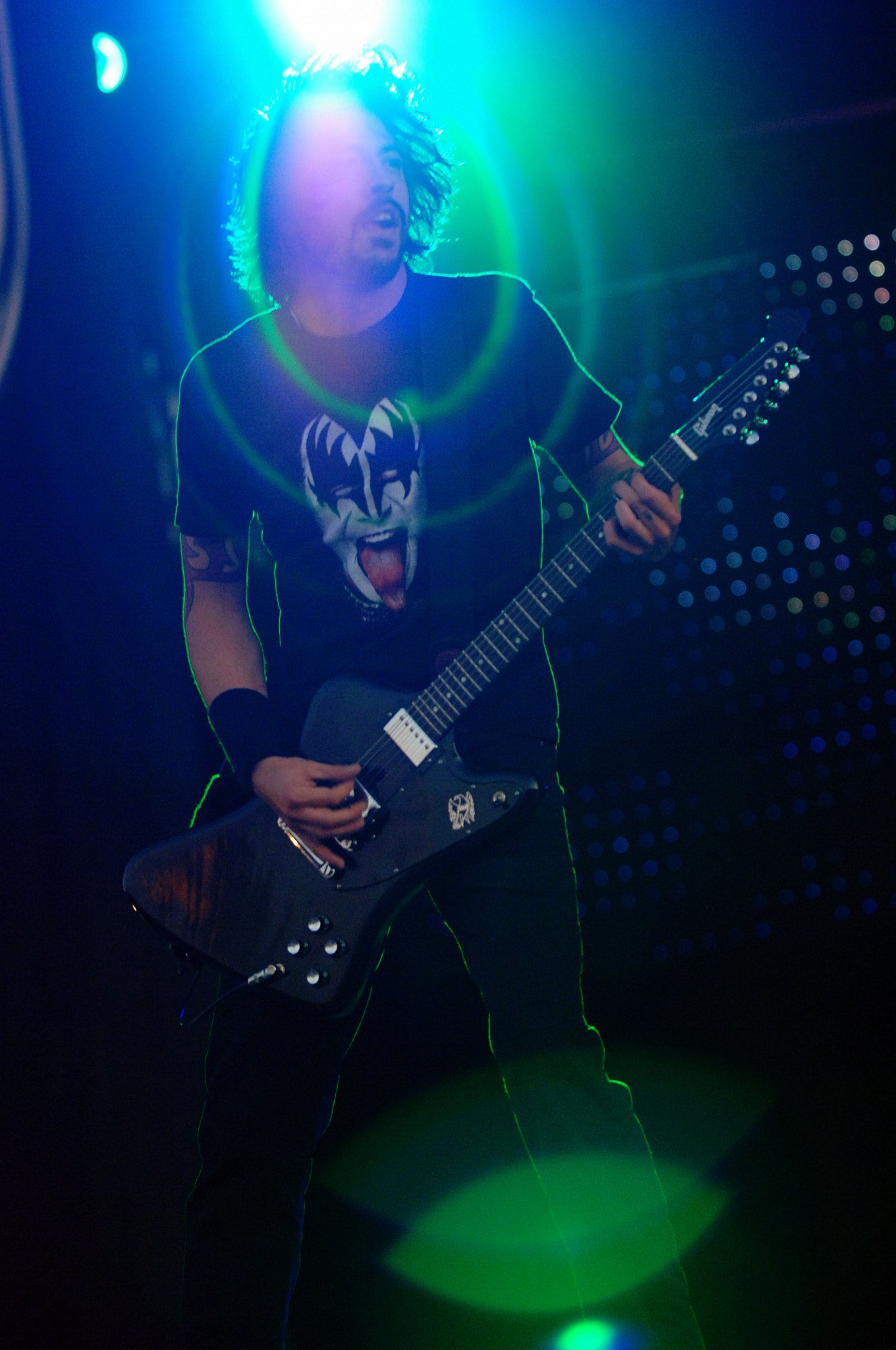 Dave Grohl Breaks Leg, Keeps Playing – Sweden 2015 (image credits: wikimedia)