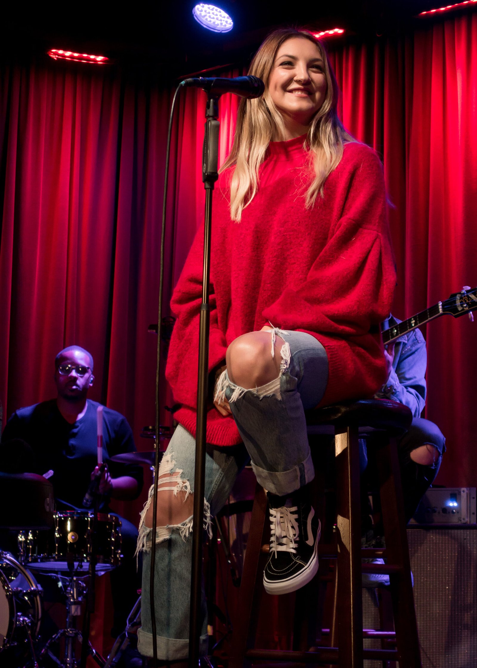 Julia Michaels: The Pop Crafter (image credits: wikimedia)