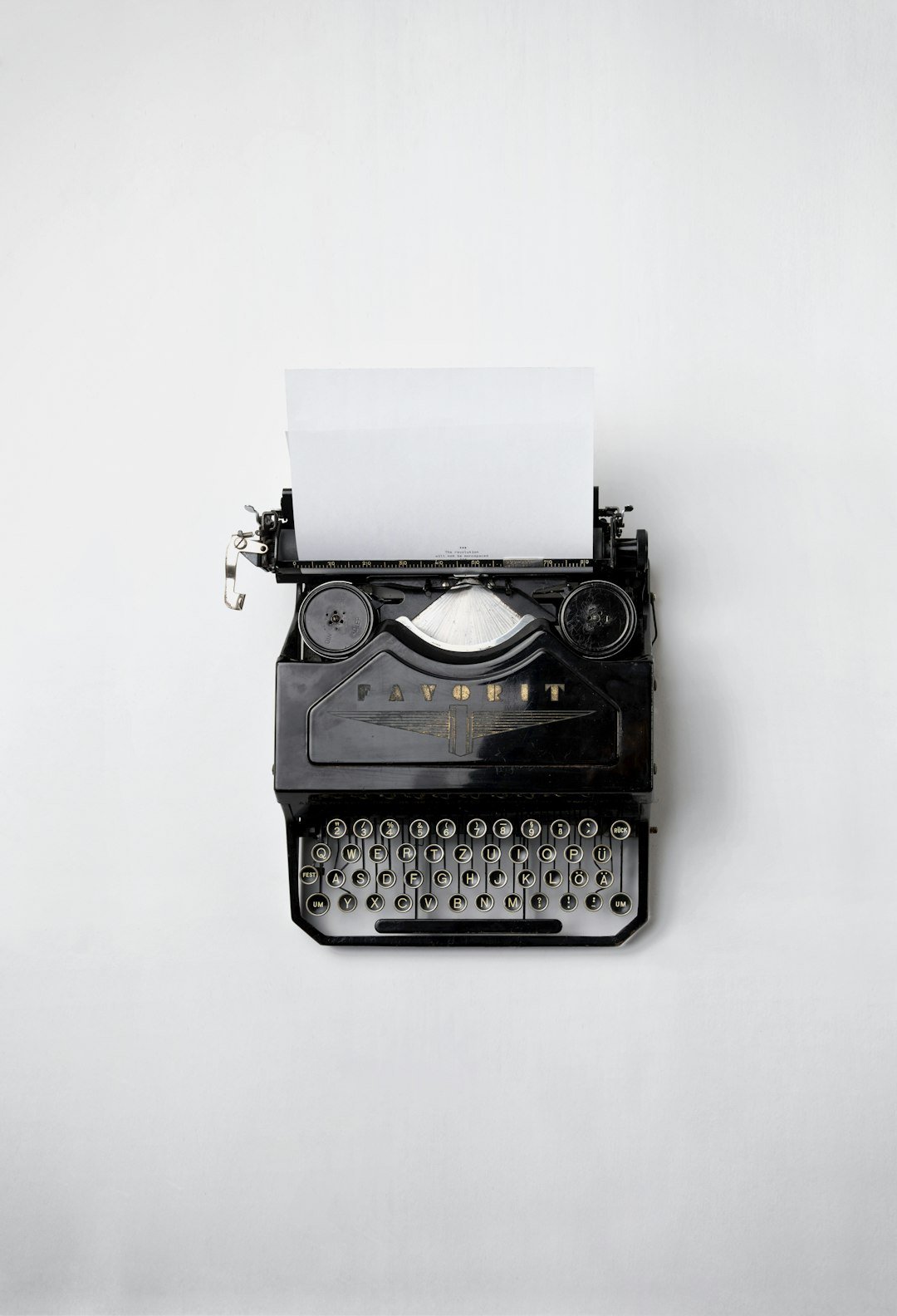 💬 The Writing Is Simple but Profound (image credits: unsplash)