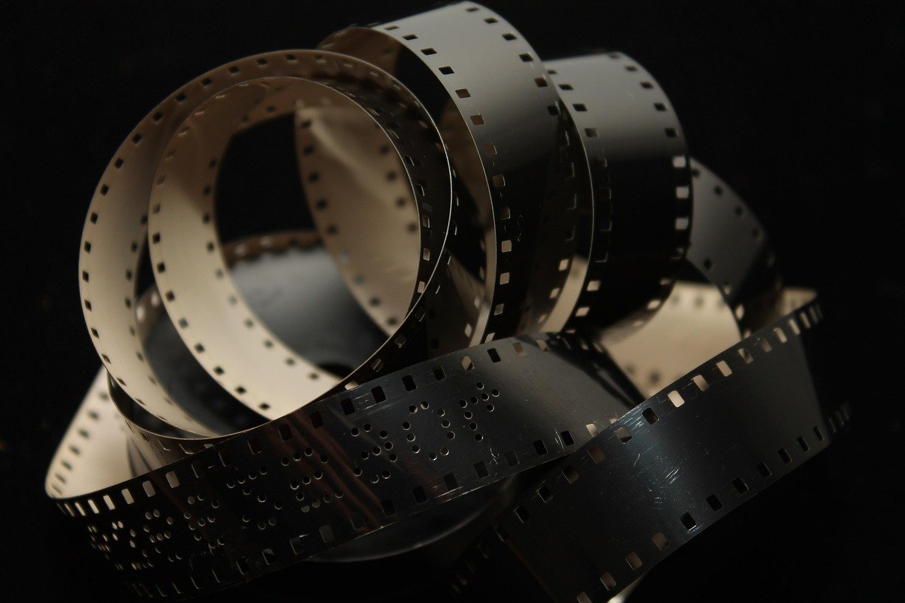 6. Minimalism Reborn in Film Scores (image credits: pixabay)
