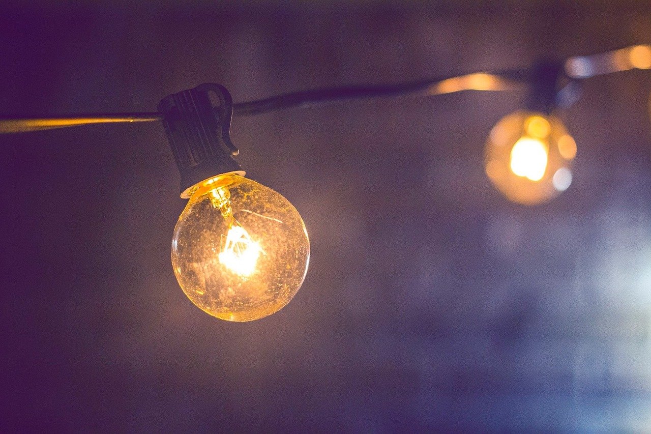 Your Brain Uses the Same Amount of Power as a 10-Watt Light Bulb (image credits: pixabay)