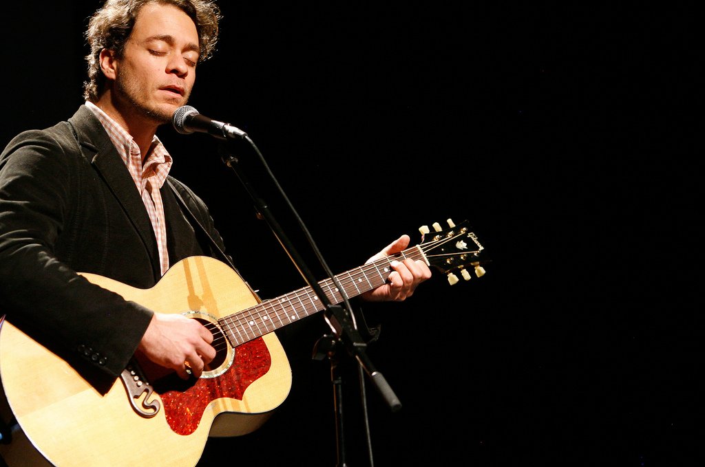 Amos Lee – “Arms of a Woman” (image credits: wikimedia)
