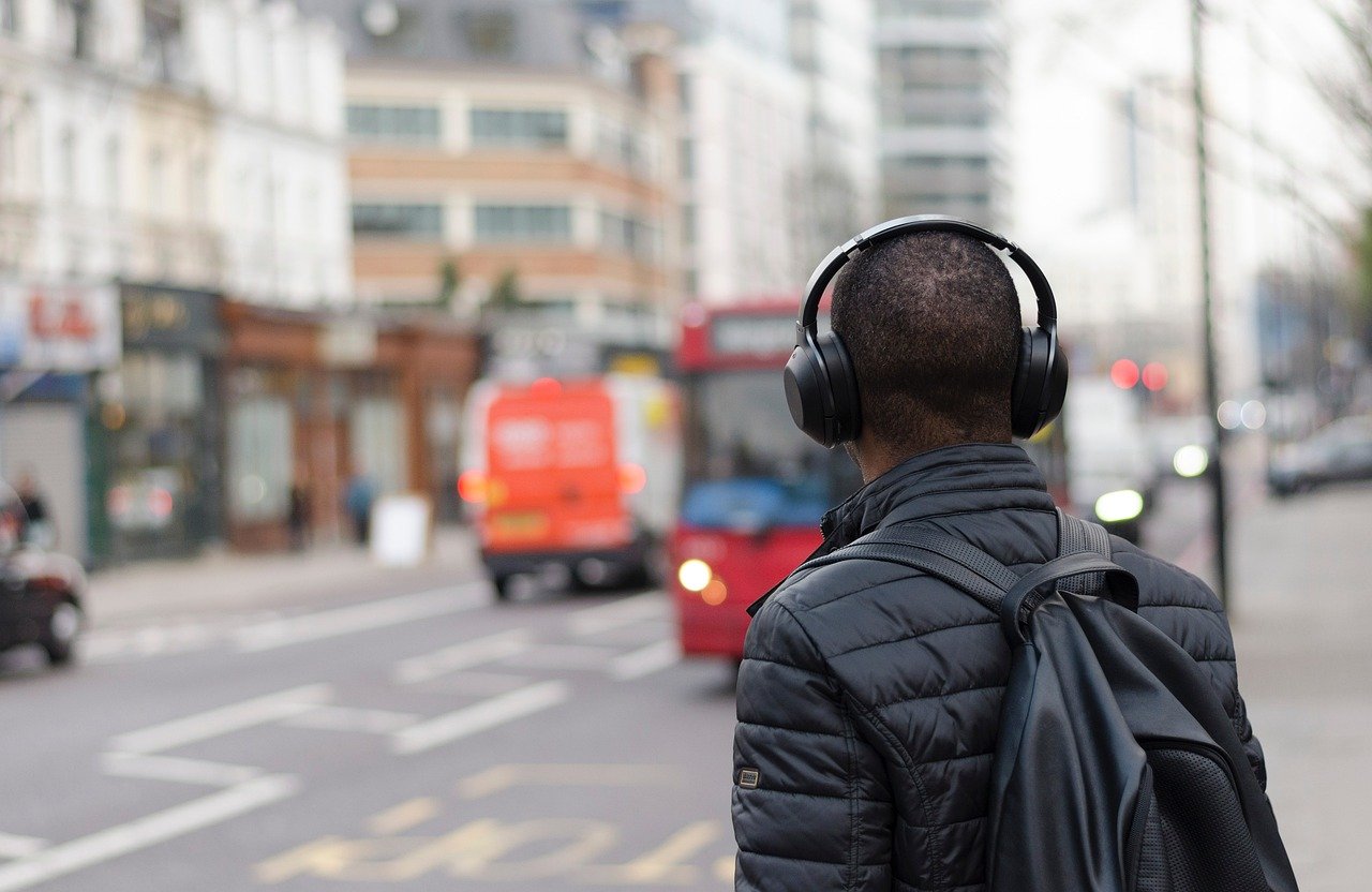 Enhanced Focus in Noisy Environments (image credits: pixabay)