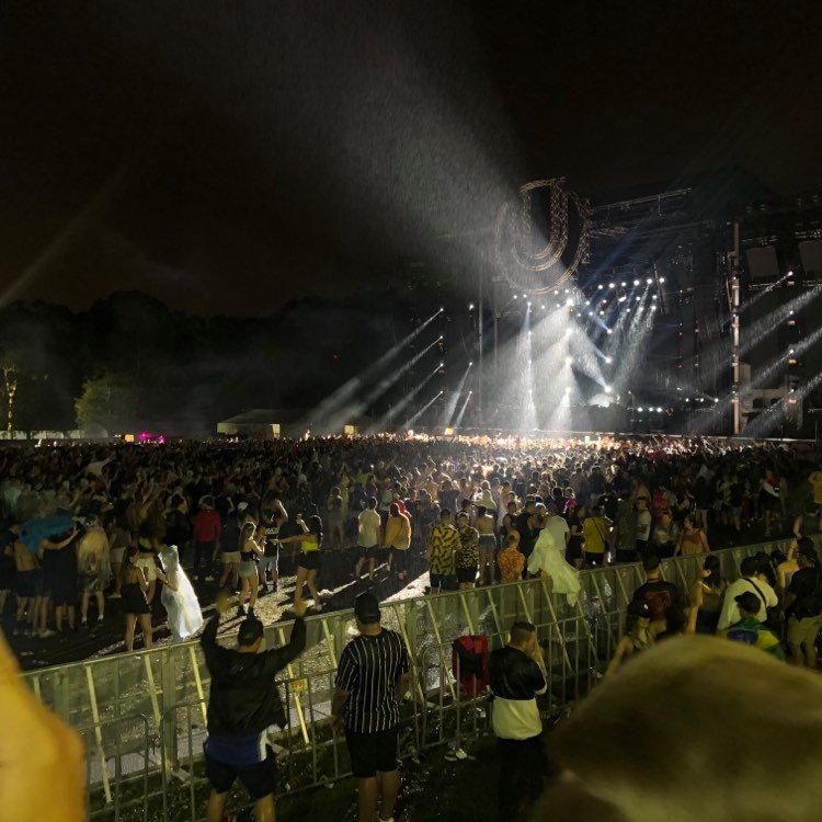 Larger Venues Require More Infrastructure and Staffing (image credits: wikimedia)