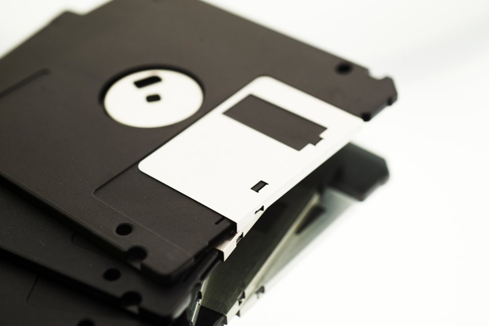 Sense of Ownership Stronger with Physical Media (image credits: stocksnap)