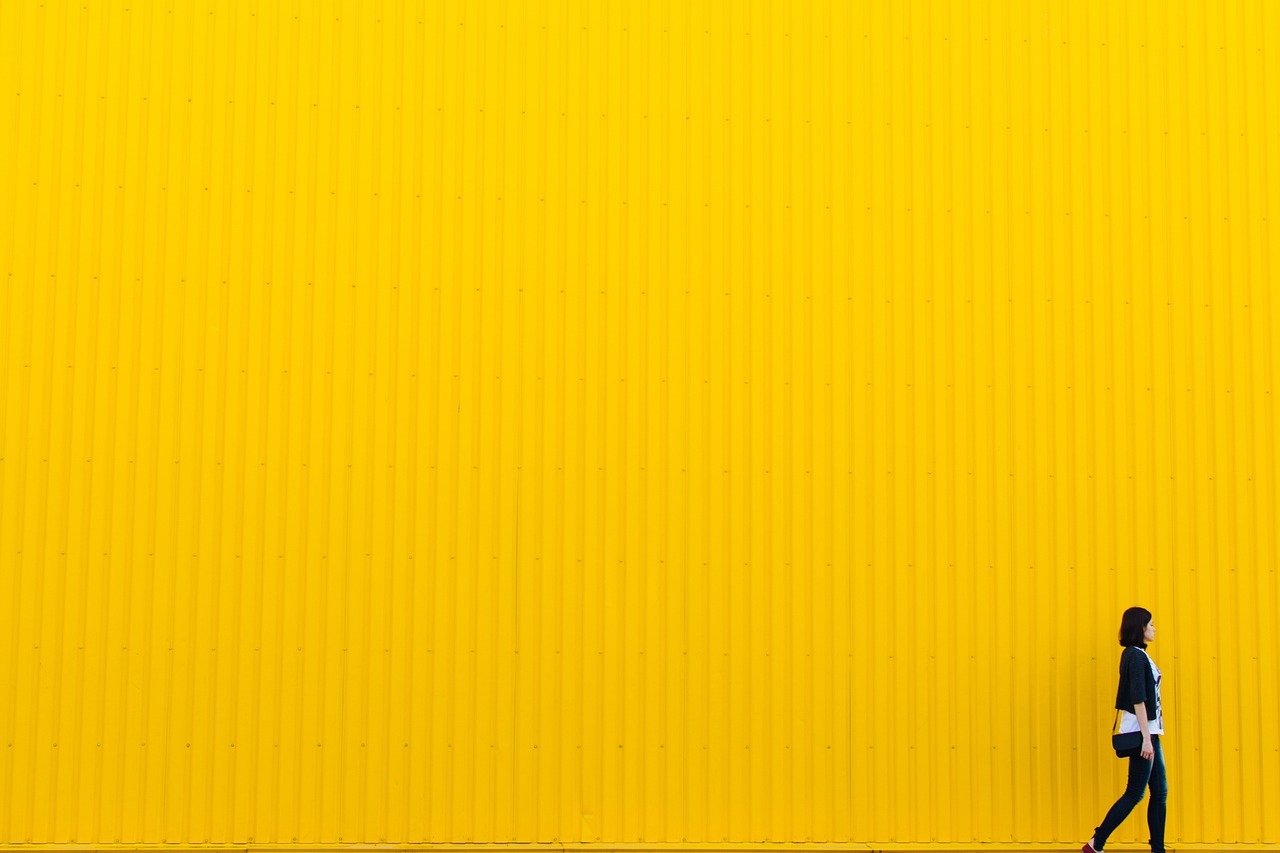 The Attention-Grabbing Power of Yellow (image credits: pixabay)