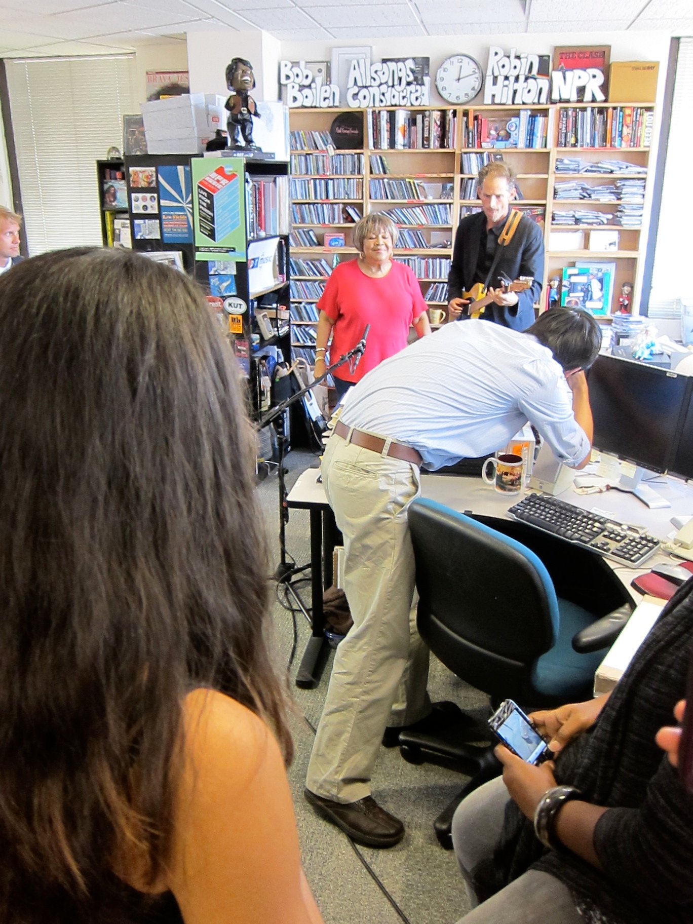 The Significance of the Tiny Desk Concert (image credits: wikimedia)
