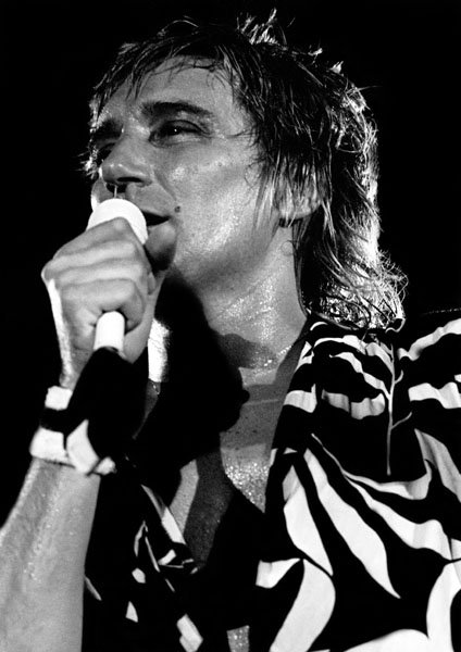 4. Rod Stewart (image credits: wikimedia)