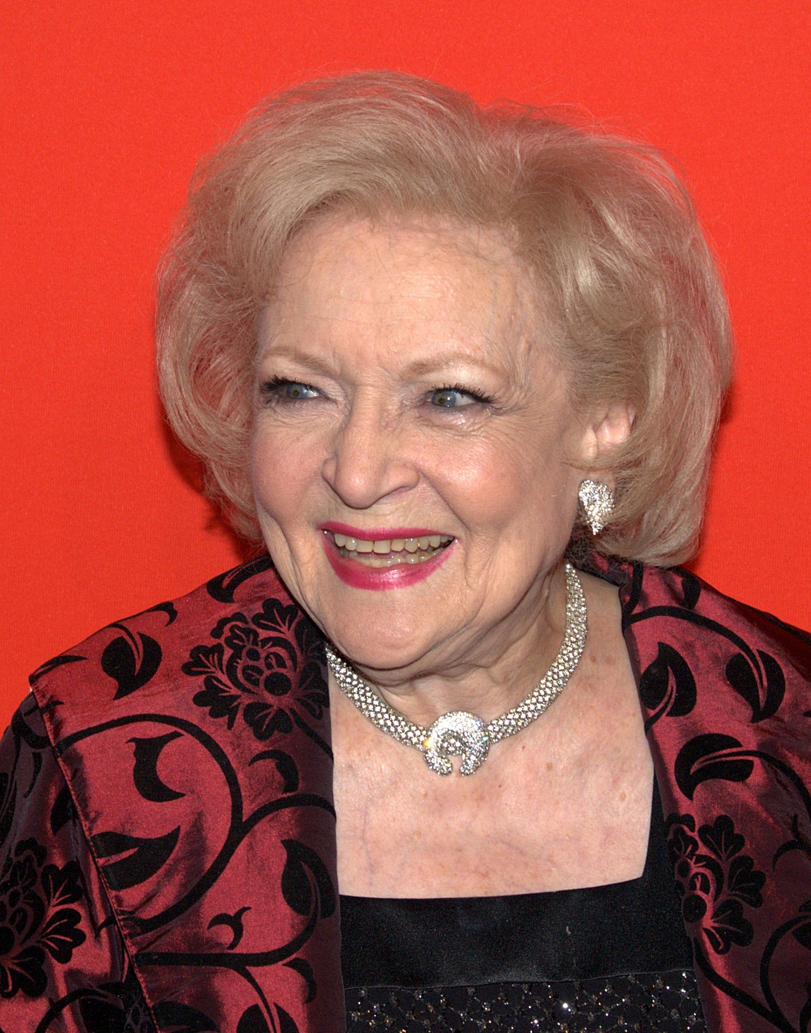 Betty White: The Timeless Entertainer (image credits: wikimedia)