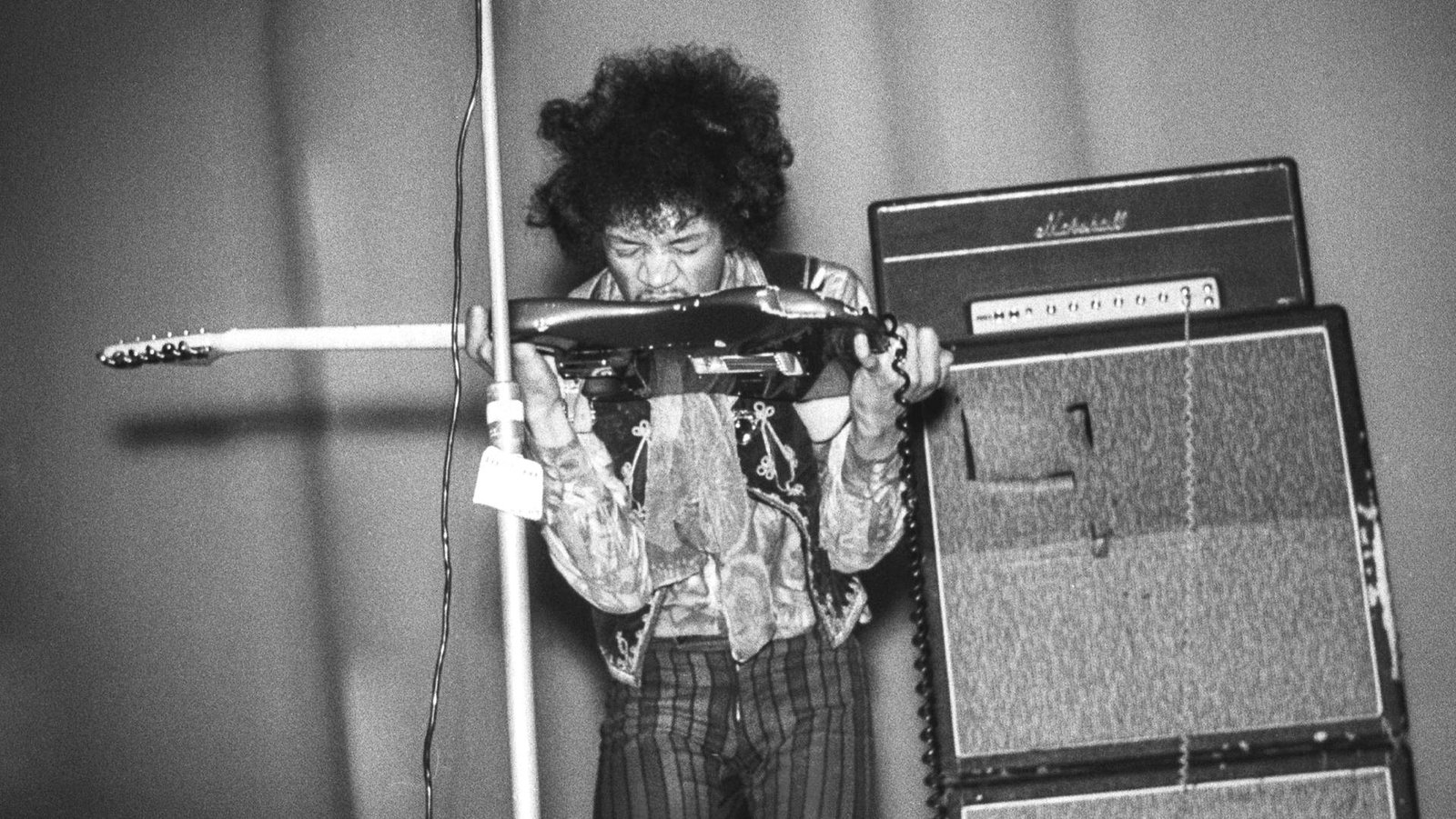 Jimi Hendrix and the Monkees’ Teenage Fans (image credits: wikimedia)