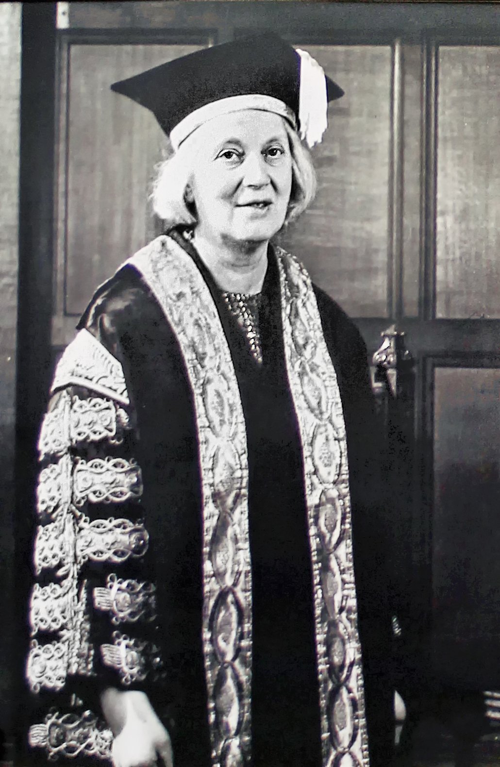 Dorothy Hodgkin: The Nobel Laureate in X-ray Crystallography (image credits: wikimedia)