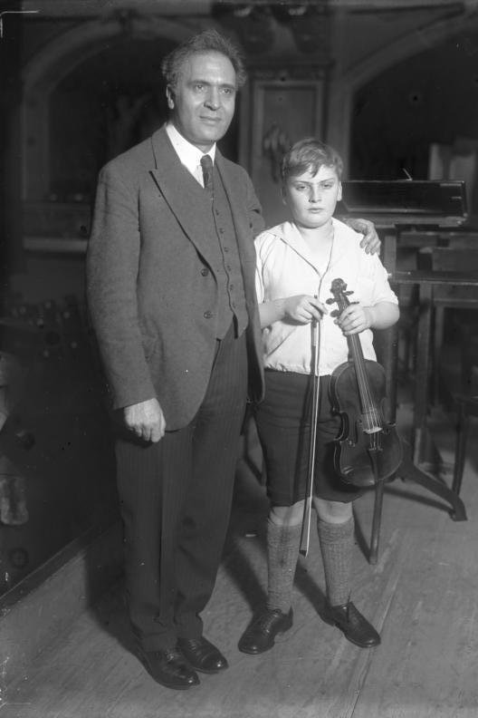 Yehudi Menuhin: The Violin Prodigy Who Stunned the World (image credits: wikimedia)