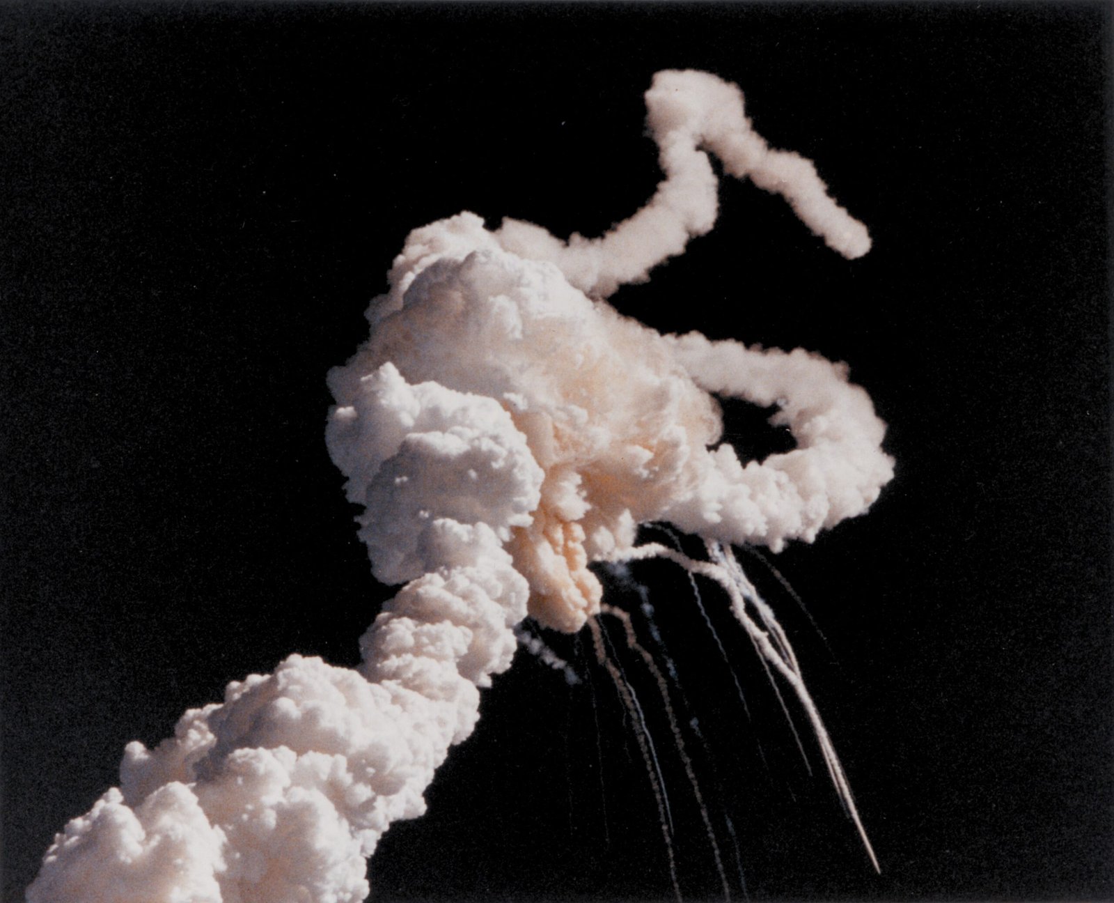 Explosions in Space – Armageddon (image credits: wikimedia)
