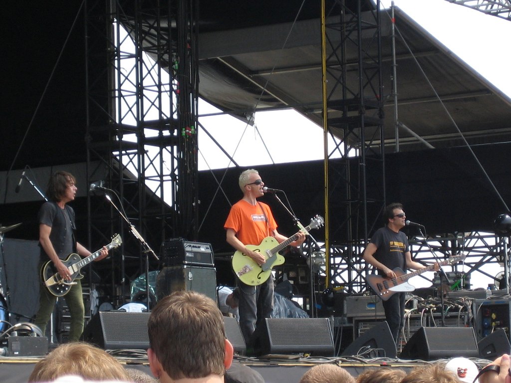 Fountains of Wayne: Witty Storytellers with Cult Status (image credits: wikimedia)