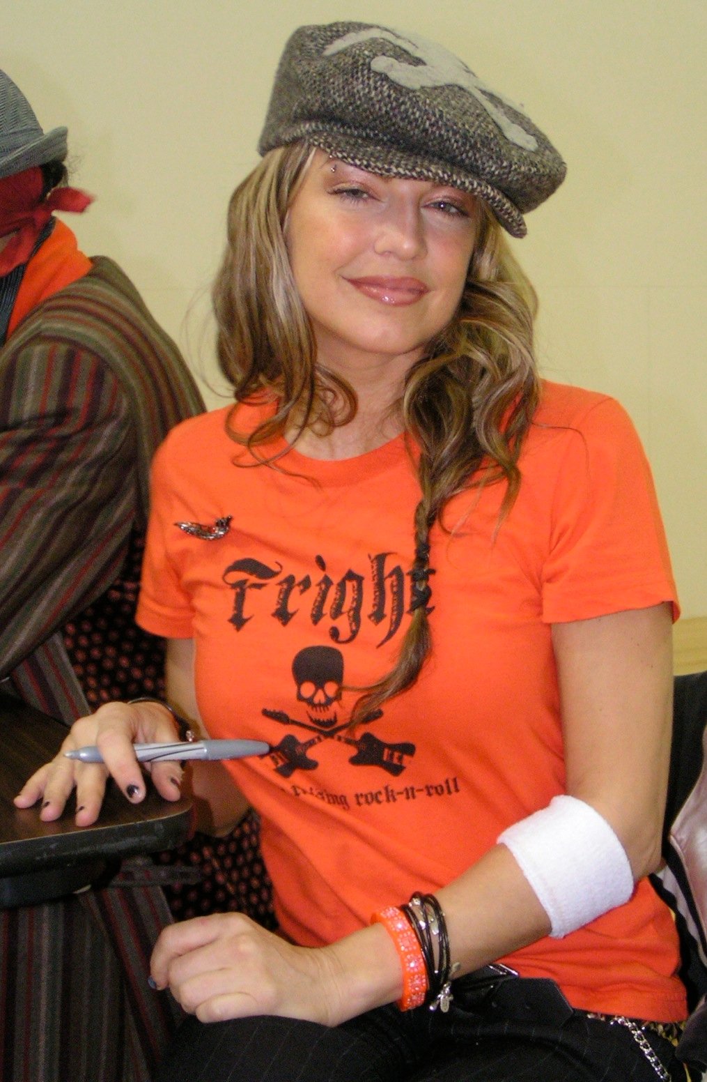 2000s – Pop Princess Meets Emo Scene (image credits: wikimedia)