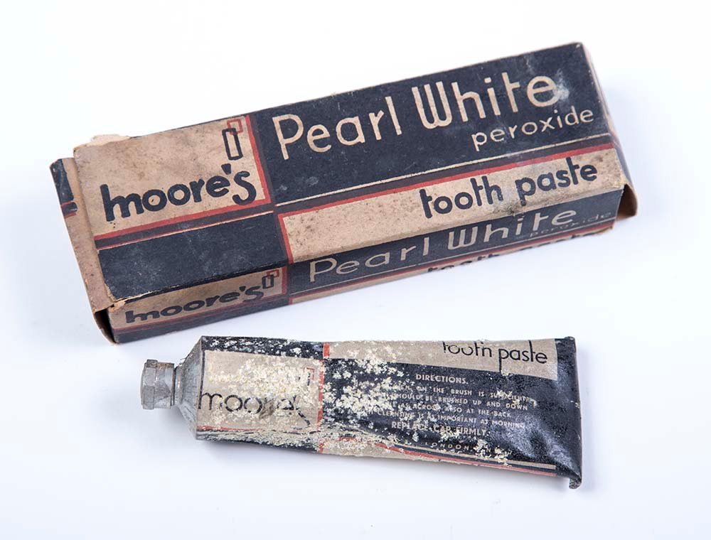 Toothpaste (image credits: wikimedia)